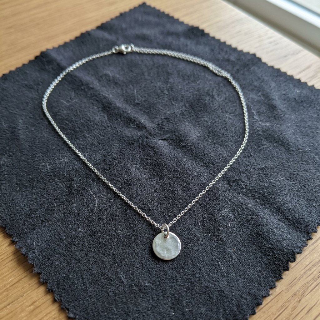 Zarte Silberkette mit Anhänger Bild 1