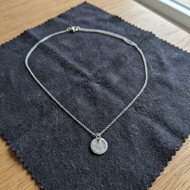 Zarte Silberkette mit Anhänger